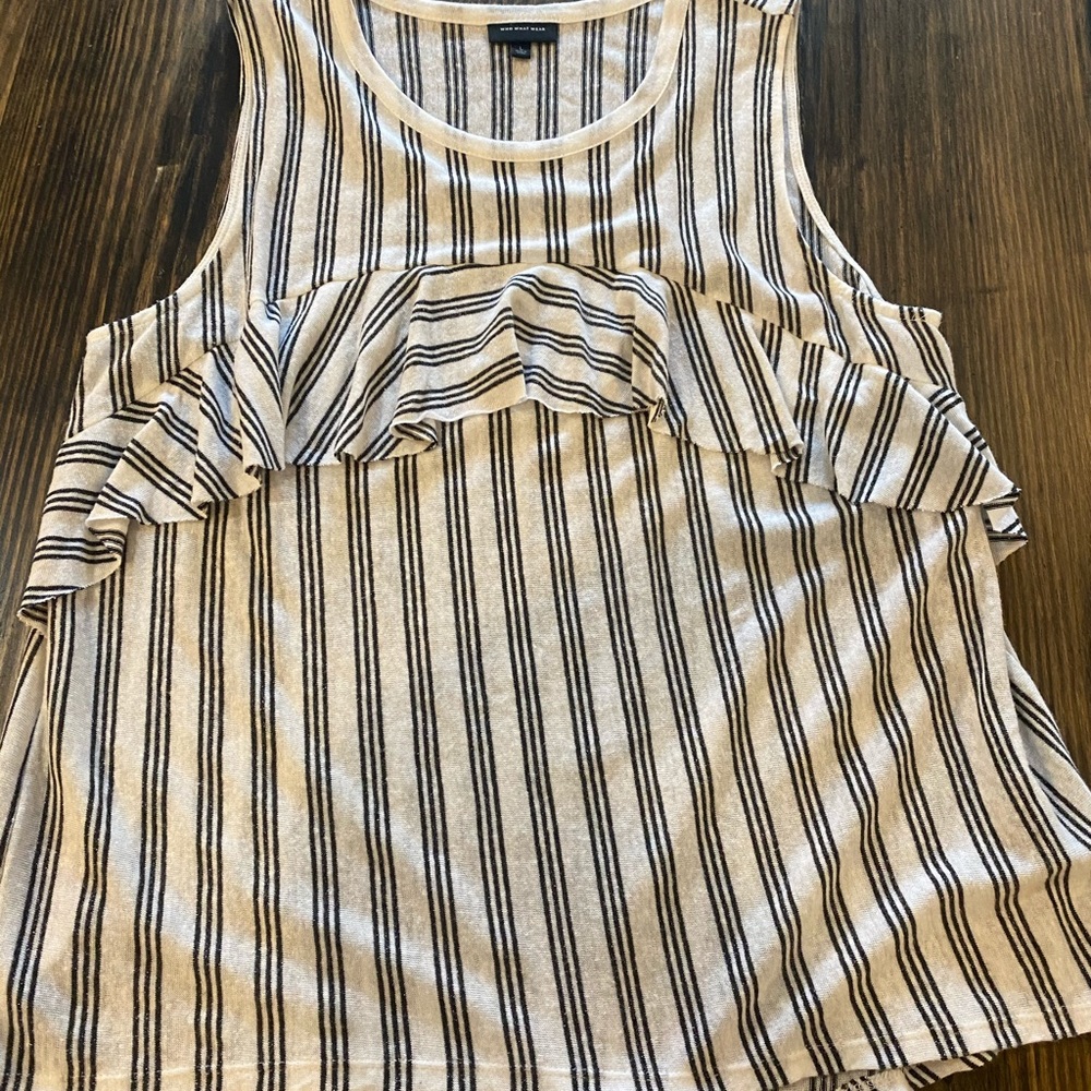Like new Who What Wear cute sleeveless top